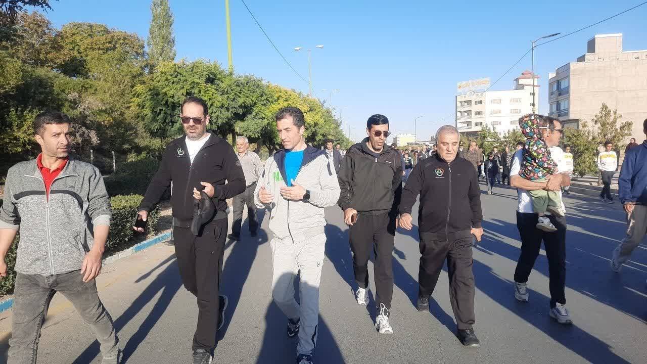 برگزاری همایش ۲۰ هزار نفری پیاده‌روی خانوادگی در خرمدره با حضور دبیر فدراسیون پخش زنده از شبکه ۳ سیما